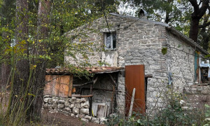 Famiglia nel bosco, i bambini non tornano a casa: restano in comunit&agrave;