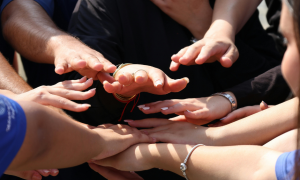 Fiducia, parola dell&rsquo;anno 2025 secondo Treccani