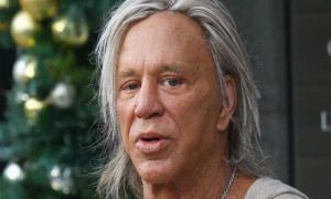 Mickey Rourke sconfessa la raccolta fondi