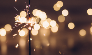 Olbia, stop alle fontane luminose nei locali: ordinanza del sindaco dopo i fatti di Crans-Montana