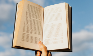 Un mondo di libri: storie che attraversano il tempo, le persone e le nostre domande pi&ugrave; profonde