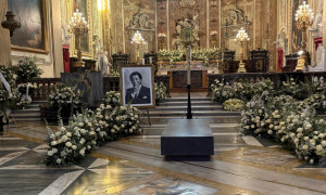 Valentino, l&rsquo;ultimo viaggio verso il Flaminio: riposer&agrave; accanto all&rsquo;amore di sempre