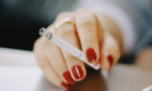 Sigarette pi&ugrave; care di 5 euro: parte la raccolta firme per la nuova legge popolare