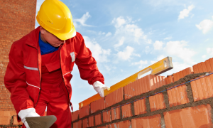 Operai e impiegati sempre pi&ugrave; anziani: la sfida del ricambio generazionale