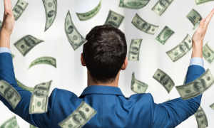 Vince quasi 1,8 milioni e il figlio 40enne chiede il mantenimento