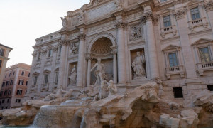 Fontana di Trevi, addio al "caos" gratuito: il rito della monetina ora costa 2 euro