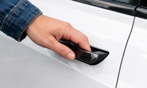 La Cina ha vietato le maniglie a scomparsa sulle auto