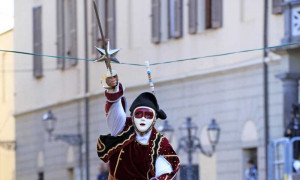 Sartiglia, sicurezza senza deroghe: casco e corpetto obbligatori