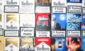 Gi&agrave; 25.000 cittadini hanno firmato per aumentare di 5 euro il costo delle sigarette