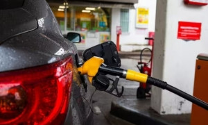 Guerra nel Golfo, fiammata dei prezzi alla pompa: benzina e diesel in volata anche in Italia