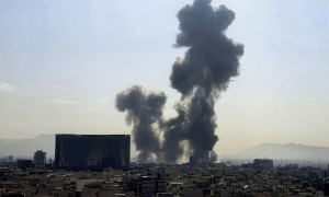 Iran: "Colpita una petroliera Usa nel Golfo". Meloni: "Nessuna richiesta per le basi"