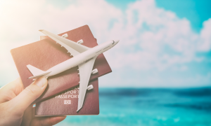 Guerra in Medio Oriente, voli in aumento: conviene prenotare ora i biglietti estivi?