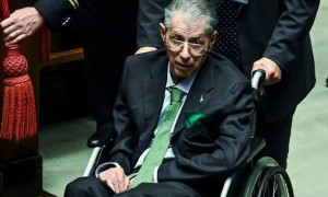 Addio a Umberto Bossi, il &ldquo;Senat&ugrave;r&rdquo; che ha segnato la politica italiana