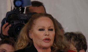 Truffa a Ursula Andress: maxi-sequestro da 20 milioni di euro tra i vigneti di San Casciano