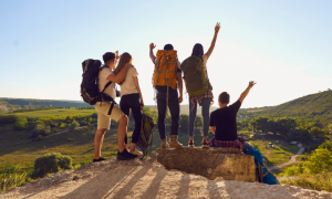 Micro-community in viaggio: come nascono le nuove relazioni tra chi parte da solo