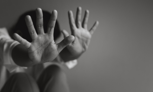 Cagliari partecipa alla campagna nazionale "Contro la violenza sulle donne, mai bandiera bianca"