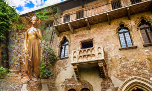 Verona, addio al caos in via Cappello: il Cortile di Giulietta diventa a pagamento