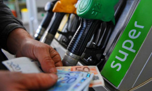 Caro-carburanti, il Governo proroga lo sconto: accise tagliate fino al 1&deg; maggio