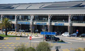 Luned&igrave; dell'Angelo nel caos: la nebbia paralizza l'aeroporto di Cagliari