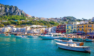 Capri dice addio al "pressing" sui turisti: multe fino a 500 euro per chi ferma i passanti