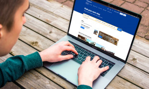 Booking conferma l&rsquo;attacco informatico che ha esposto i dati di alcuni utenti: cosa fare