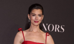 People incorona Anne Hathaway come la pi&ugrave; bella cover star al mondo