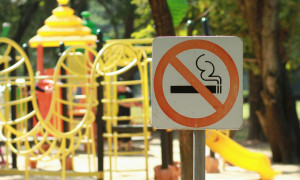 Regno Unito, rivoluzione antifumo: vietato l&rsquo;acquisto di tabacco per i nati dopo il 2009