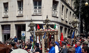 Cagliari riabbraccia Sant'Efisio: folla di fedeli per il ritorno del "Martire Guerriero"