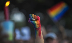17 maggio: il mondo si ferma contro l&rsquo;odio. Al via la Giornata internazionale contro l&rsquo;omolesbobitra