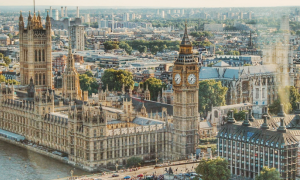 Londra, fuga dei super ricchi: 111 miliardari abbandonano il Regno Unito