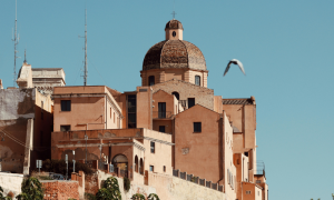 Cagliari, quasi 1.600 minori vivono in aree fragili: crescono povert&agrave; e dispersione scolastica