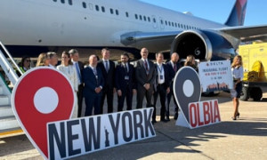 Volo storico al Costa Smeralda: atterrato il primo diretto da New York, Olbia abbraccia gli Stati Un