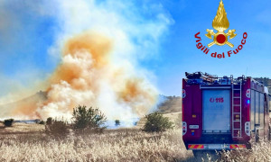 Domenica di fuoco nel Cagliaritano: roghi da Assemini a Quartu, vigili del fuoco mobilitati