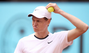 Roland Garros amaro per Sinner: il numero uno del mondo crolla al quinto set