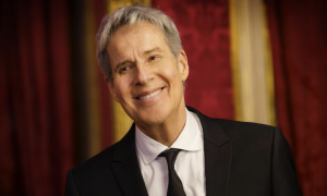 Claudio Baglioni rinvia il tour: stop forzato per motivi di salute, appuntamento al 2027