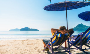 La rivoluzione delle vacanze mordi e fuggi: gli italiani scelgono lo "smart break"