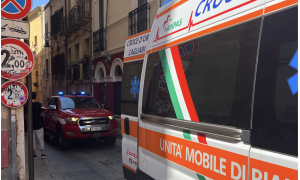 Paura in via Canelles a Cagliari, incendio in cucina, evacuati i residenti e salvato un gattino