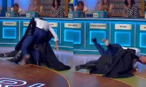 Stefano De Martino cade in diretta ad Affari tuoi, Herbert Ballerina si preoccupa