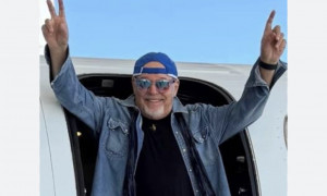 Vasco Rossi saluta la Sardegna: video dall'aereo e l'arrivederci a Olbia dopo il trionfo sul palco