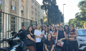 Maturit&agrave; 2026, studenti tra ansia e sollievo: &laquo;Le tracce ci hanno spiazzato, ma ce l'abbiamo fatta&raquo;