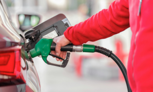 Petrolio in calo dopo l&rsquo;accordo Usa-Iran, ma i prezzi&nbsp;restano alti: la denuncia di Federconsumatori