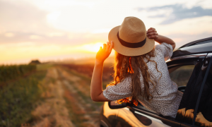 Vacanze in famiglia, nel 2026 vince il turismo lento: boom di road trip e viaggi pet-friendly