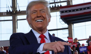 Trump e il culto del potere: il presidente si paragona ai grandi conquistatori della storia