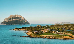 Resort davanti Tavolara, l'1 luglio presidio a Cala Finanza