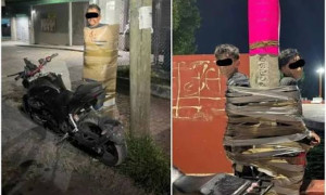 In Messico scende in campo Batman: blocca i ladri di moto e li lega ai pali della luce