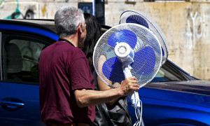 Francia, assalto ai ventilatori in offerta da Lidl: code, risse e interventi della polizia