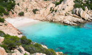 Spiagge a numero chiuso in Italia, dalla Baia del Silenzio alla Sardegna