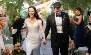 L&rsquo;abito da sposa di Aurora Ramazzotti, un omaggio ai genitori