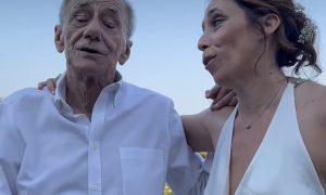 Francesca Vecchioni ha sposato la compagna Sara: l'annuncio con un video insieme al padre Roberto