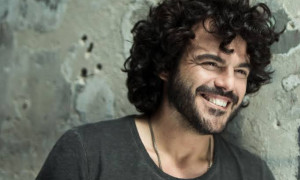 Momenti di tensione su un volo Ryanair: Francesco Renga fatto scendere dall'aereo